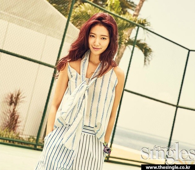 Gambar Foto Park Shin Hye di Majalah Singles Edisi Juni 2016