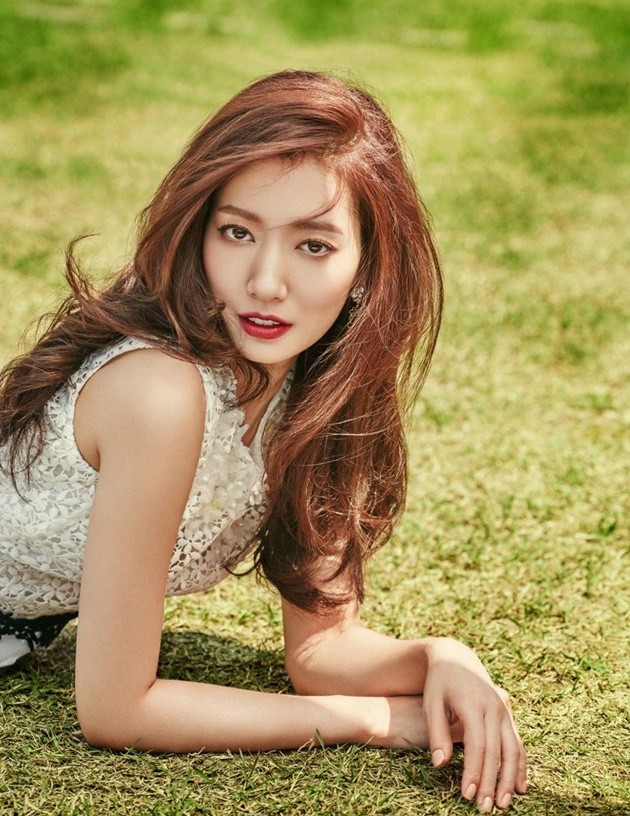Gambar Foto Park Shin Hye di Majalah Elle Edisi Juli 2016