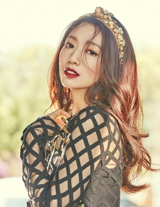 Gambar Foto Park Shin Hye di Majalah Elle Edisi Juli 2016