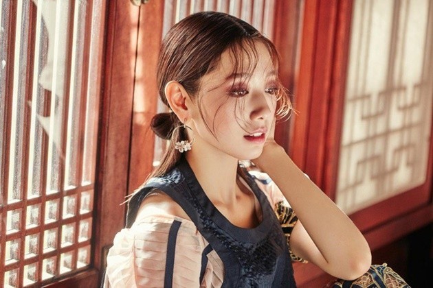 Gambar Foto Park Shin Hye di Majalah Elle Edisi Juli 2016