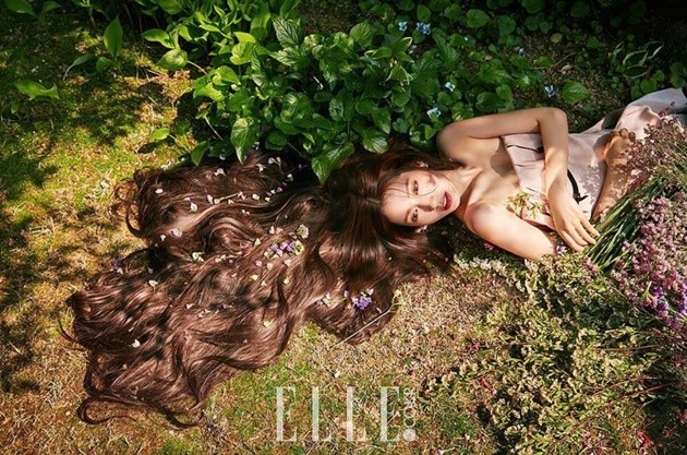 Gambar Foto Park Shin Hye di Majalah Elle Edisi Juli 2016