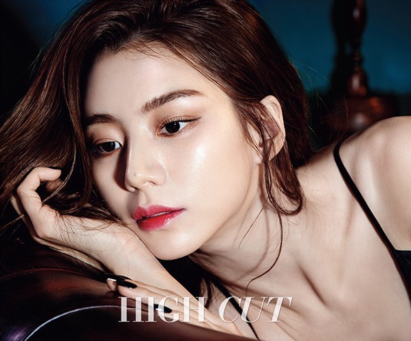 Gambar Foto Park Soo Jin di Majalah High Cut Vol. 168