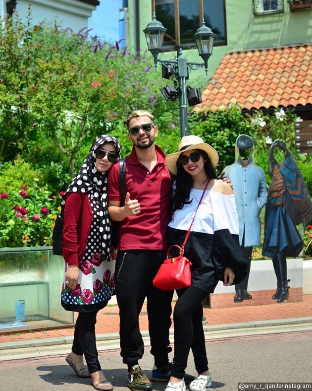 Gambar Foto Liburan Kali Ini Si Bungsu Syahnaz Sadiqah Tidak Ikut