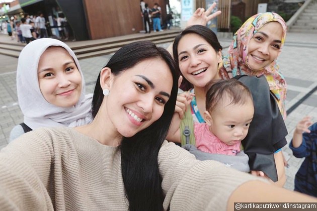 Gambar Foto Keseruan Kartika Putri Jalan-Jalan di Korea