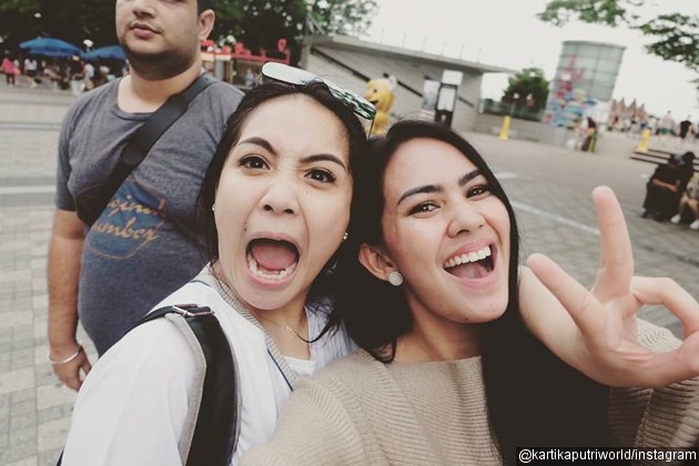 Gambar Foto Selfie Heboh Nagita Slavina dan Kartika Putri