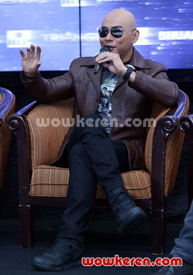 Gambar Foto Deddy Corbuzier di Launching Novel 'Triangle The Dark Side'