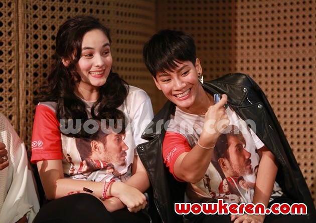 Gambar Foto Chelsea Islan dan Tara Basro di Press Screening Film '3 Srikandi'