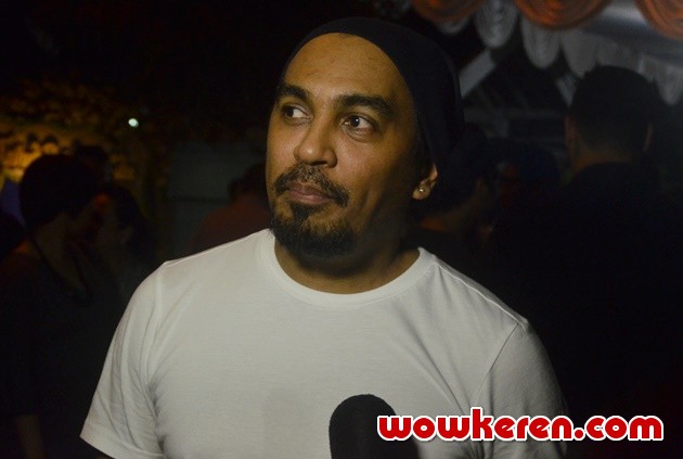 Gambar Foto Glenn Fredly di Kediaman Mike Mohede