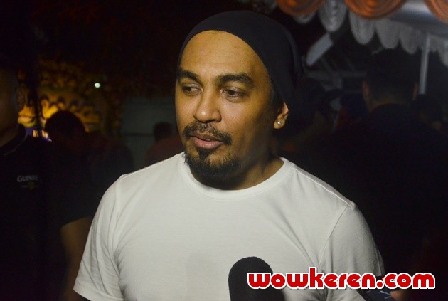 Gambar Foto Glenn Fredly di Kediaman Mike Mohede