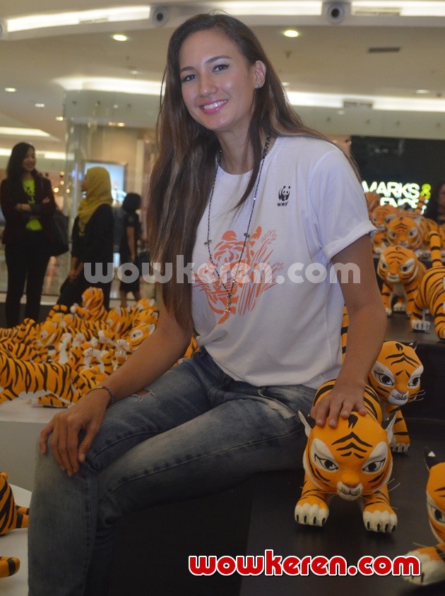 Gambar Foto Nadine Chandrawinata Hadiri Peringatan Hari Harimau Sedunia