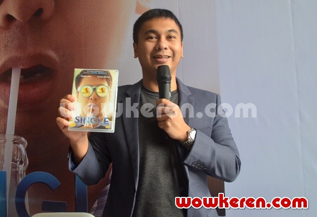 Gambar Foto Raditya Dika di Peluncuran DVD Film 'Single'