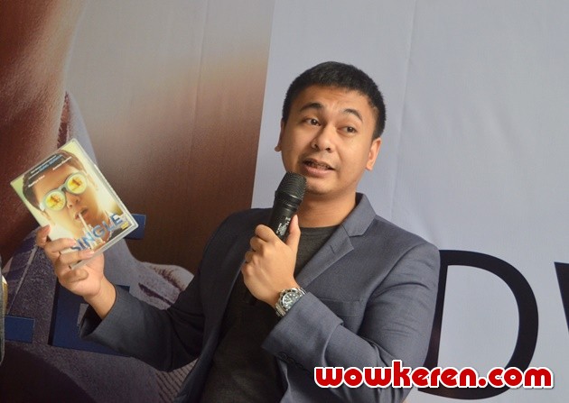 Gambar Foto Raditya Dika di Peluncuran DVD Film 'Single'