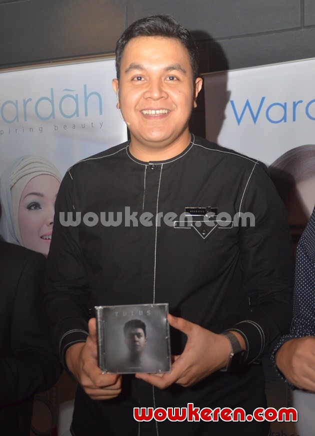 Gambar Foto Tulus Rilis Album 'Monokrom'