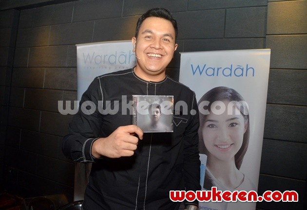 Gambar Foto Tulus Rilis Album 'Monokrom'