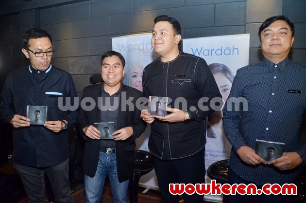 Gambar Foto Tulus Rilis Album 'Monokrom'