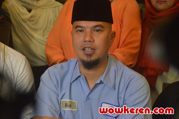 Gambar Foto Ahmad Dhani Ditemui di Kediamannya