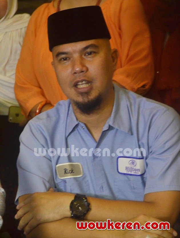 Gambar Foto Ahmad Dhani Ditemui di Kediamannya