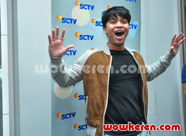Gambar Foto Billy Syahputra di Konferensi Pers HUT SCTV ke-26