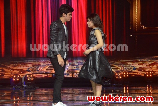 Gambar Foto Prilly Latuconsina Bimbang Saat Berhadapan dengan Aliando