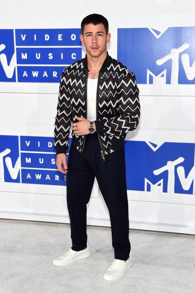 Foto Nick Jonas di Red Carpet MTV Video Music Awards 2016