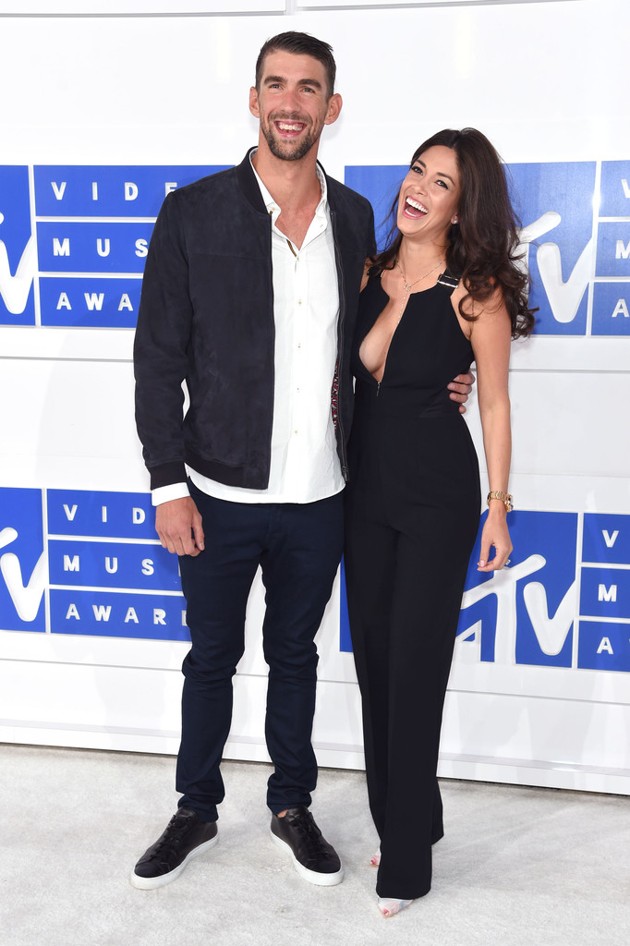 Gambar Foto Michael Phelps dan Nicole Johnson di Red Carpet MTV Video Music Awards 2016
