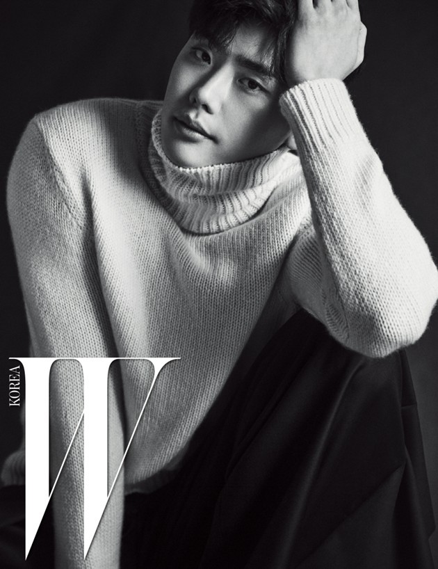 Gambar Foto Lee Jong Suk di Majalah W Edisi Agustus 2016