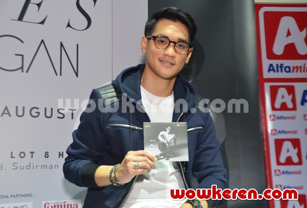 Gambar Foto Afgan Launching Album 'SIDES'