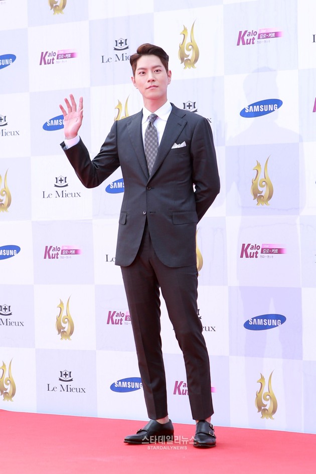 Gambar Foto Hong Jong Hyun di Red Carpet Seoul International Drama Awards 2016