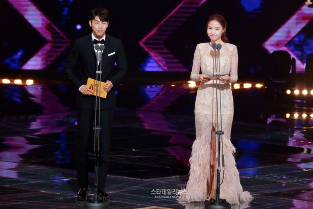 Foto Kang Min Hyuk CN Blue dan Gong Hyun Joo di Seoul International Drama Awards 2016