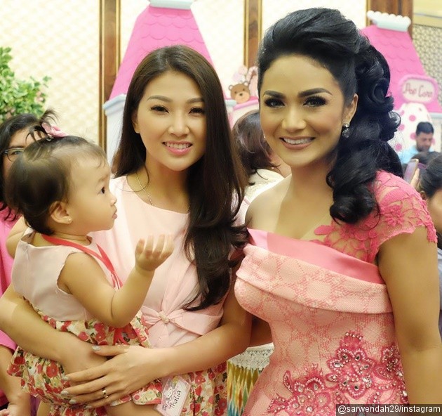 Gambar Foto Sarwendah Ajak Thalia ke Ulang Tahun Amora