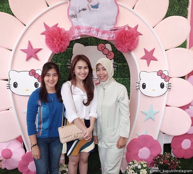Gambar Foto Ayu Ting Ting Hadir di Ulang Tahun Amora Putri Krisdayanti