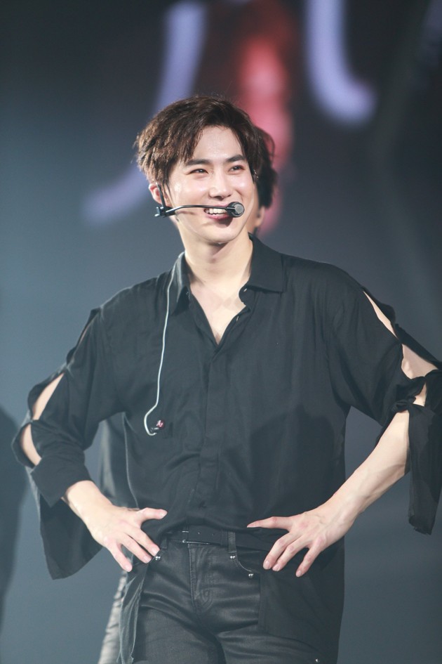 Gambar Foto Senyum Tampan Suho di Konser EXO Planet #3 - The EXO'rDIUM Bangkok