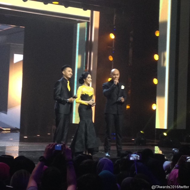 Foto Ananda Omesh, Gisella Anastasia dan Deddy Corbuzier Jadi Host Indonesian Television Awards 2016