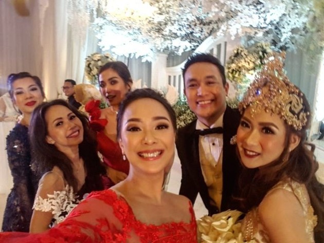 Gambar Foto Yuanita Christiani dan Jessica Iskandar Hadir di Pernikahan Gilang Dirgahari dan Adiezty Fersa