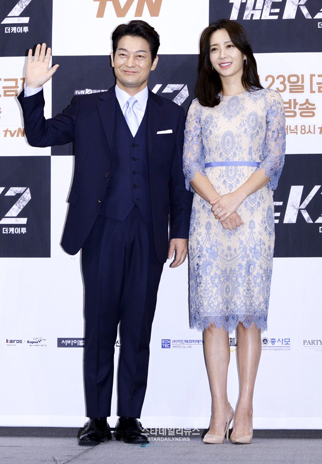 Gambar Foto Jo Sung Ha dan Song Yoon Ah Tampil Serasi di Jumpa Pers Drama 'K2'