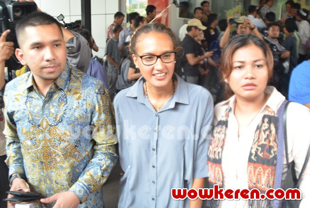 Gambar Foto Nadine Chandrawinata Saat Ditemui di Polda Metro Jaya, Jakarta