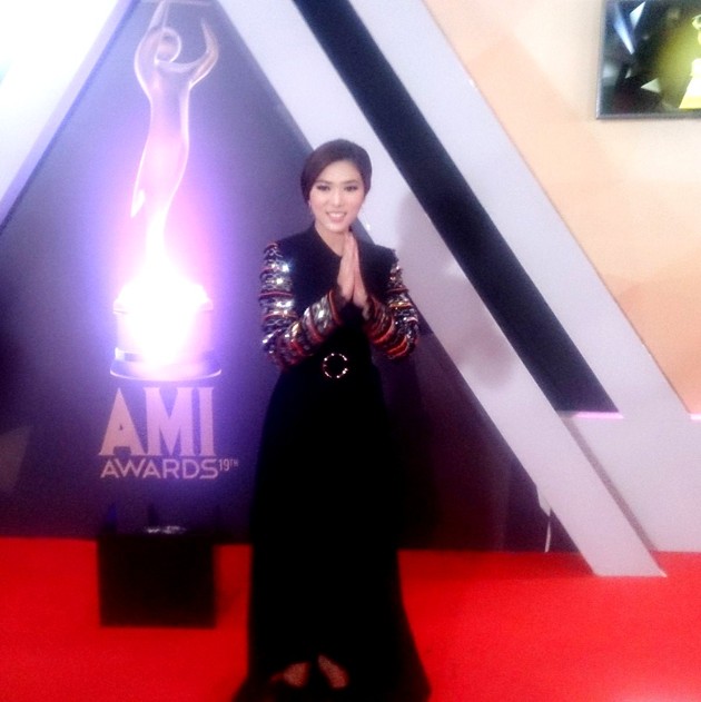 Gambar Foto Isyana Sarasvati Hadir di AMI Awards 2016