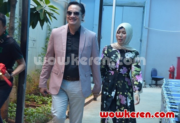 Gambar Foto Ivan Fadilla dan Istri Ditemui Usai Mengisi Program 'Rumpi'