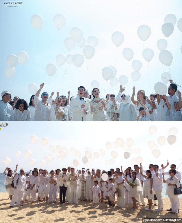 Gambar Foto Pelepasan Balon Usai Melakukan Akad Nikah