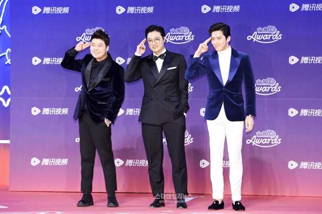 Gambar Foto Bintang Acara 'Problematic Men' Hadir di tvN10 Awards 2016