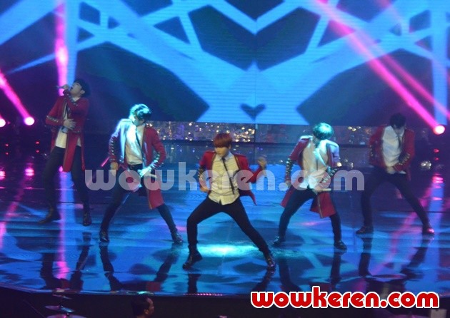 Gambar Foto Penampilan B.I.G di HUT Global TV 'Amazing 14'