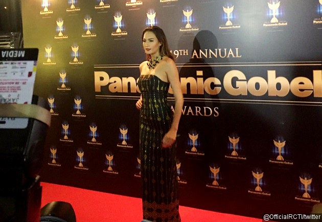 Gambar Foto Cantiknya Nadine Chandrawinata di Panasonic Gobel Awards 2016