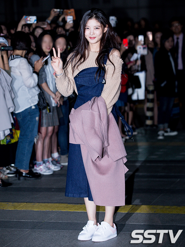 Gambar Foto Kim Yoo Jung Cantik di Wrap Up Party Drama 'Love in the Moonlight'