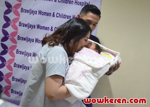 Gambar Foto Nindy Dikaruniai Anak Kedua