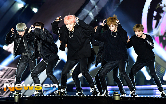 Gambar Foto Monsta X Tampil di Penutupan Busan One Festival 2016