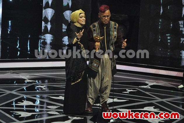 Gambar Foto Uya Kuya Raih Penghargaan Presenter Kuis & Game Show, Pencarian Bakat, Reality Show Terfavorit