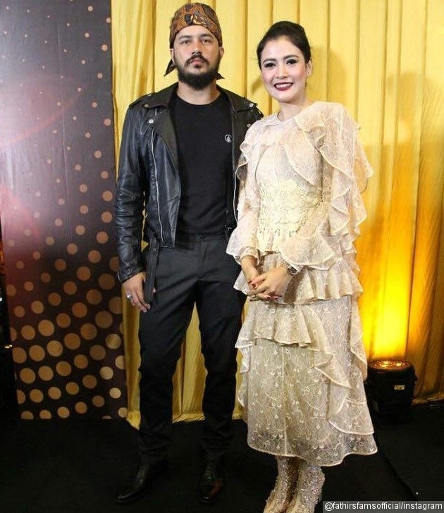 Gambar Foto Fathir Muchtar Hadiri Silet Awards 2016 Bersama Istri