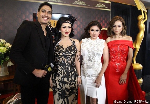 Gambar Foto Mischa Chandrawinata, Sasha Alexa, Natalie Sarah dan Lolita Agustine di Silet Awards 2016