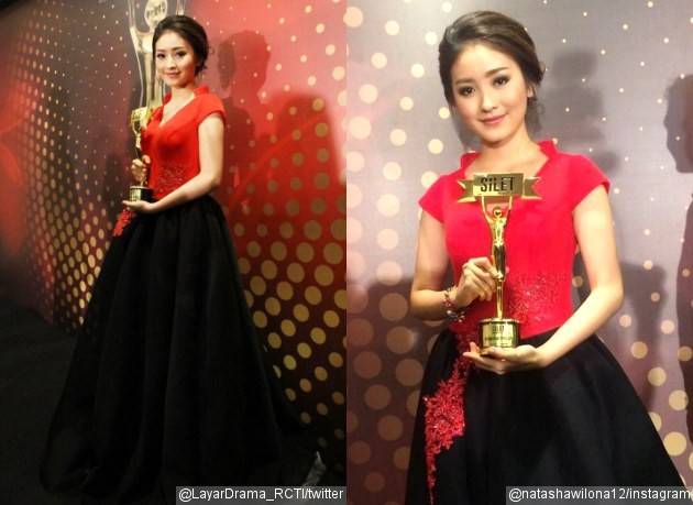 Gambar Foto Natasha Wilona Bawa Pulang Piala 'Kehidupan Tersilet'