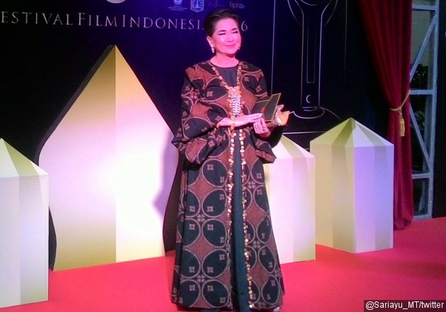 Gambar Foto Widyawati Hadiri Festival Film Indonesia 2016